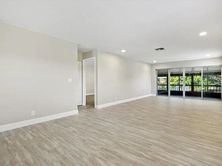 13921 Royal Palm Ct #D — Photo 9