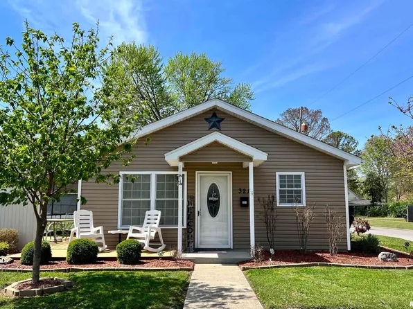 321 N 18th St, Herrin, IL 62948
