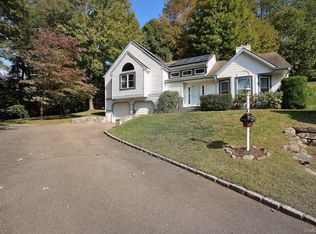 12 Perry St, Cortlandt Manor, NY 10567