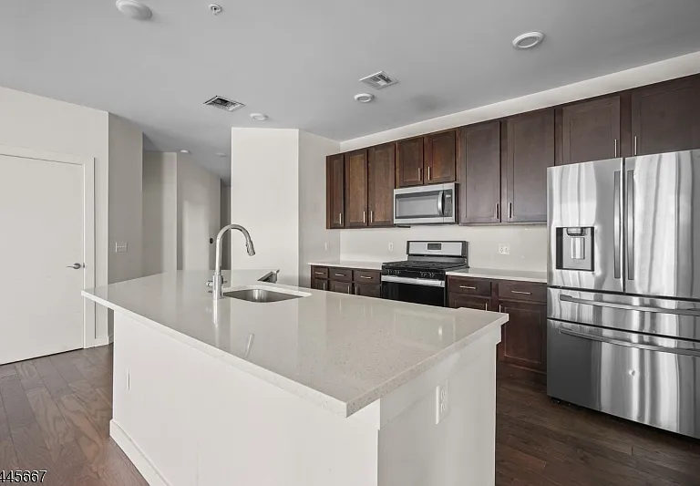 723 Lorhan Dr — Photo 11