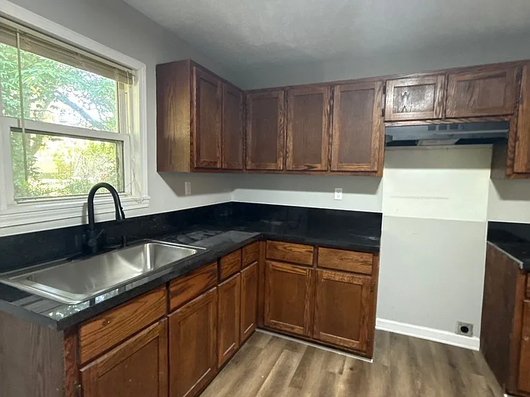 811 Scott St #5 — Photo 6