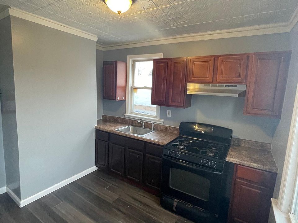 1st image of 146 Myrtle Ave Floor 2