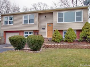 2417 Sioux Ave, Woodridge, IL 60517