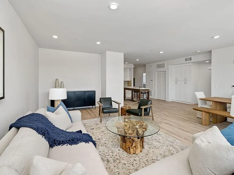 2475 Victoria Ave #305 — Photo 8