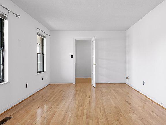 5th image of 404 Pine Bluff Dr