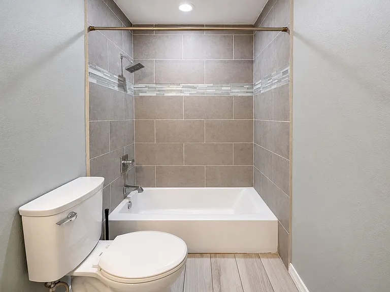 3524 Calhoun St — Photo 12
