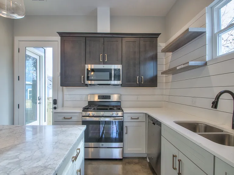 2810 Gear St — Photo 9
