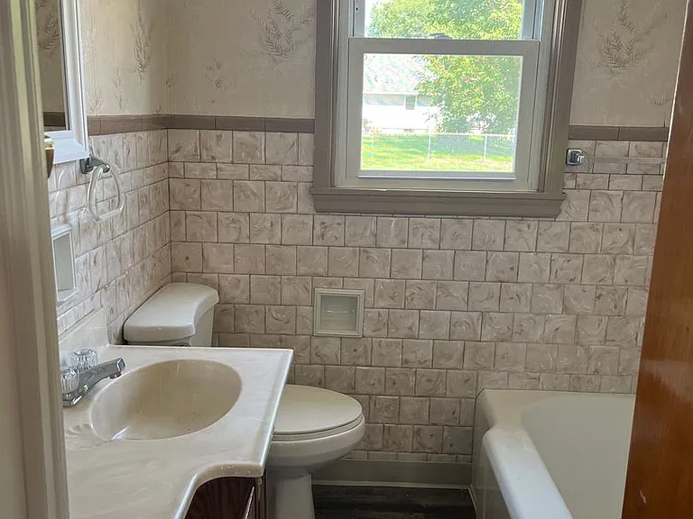 3 Bedroom Home for rent in Urbandale, IA — Photo 7