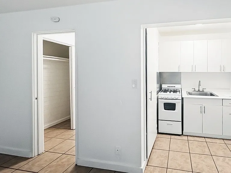 2417 E Campbell Ave #5A — Photo 3