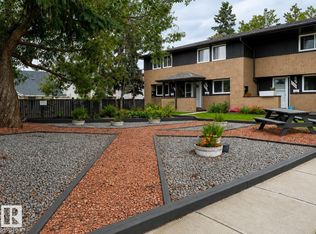 1704 37th St NW, Edmonton, AB T6L2R7