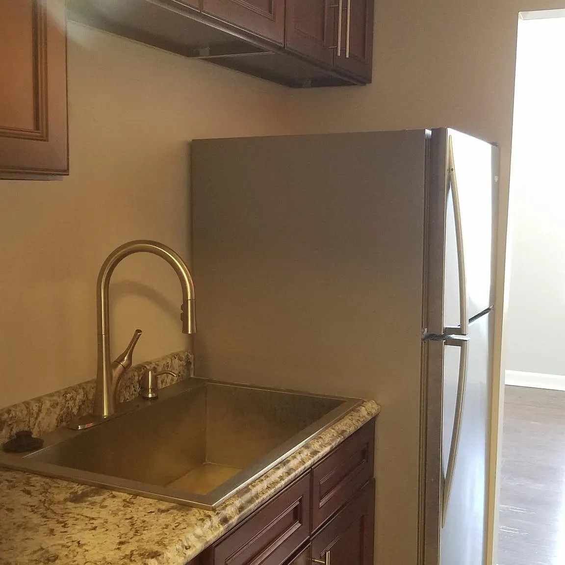 1 bed, 950 sqft, $1,150 — Photo 3