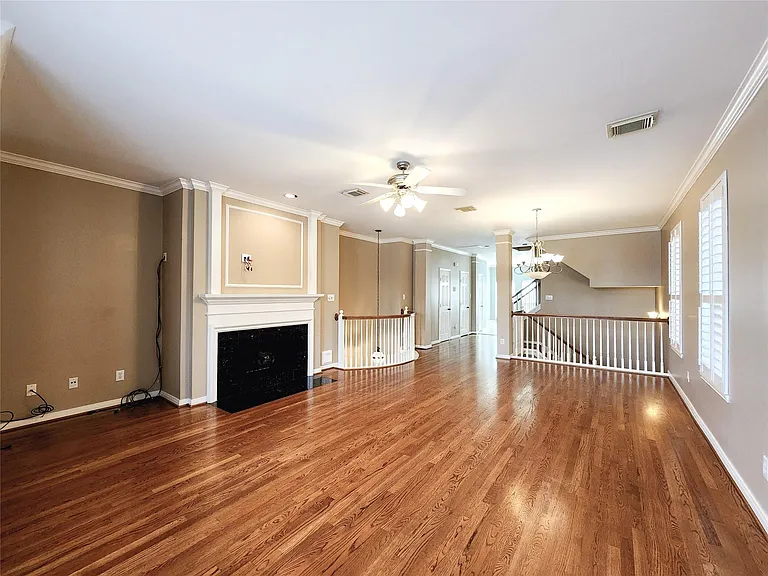 2637 W Dallas St — Photo 8
