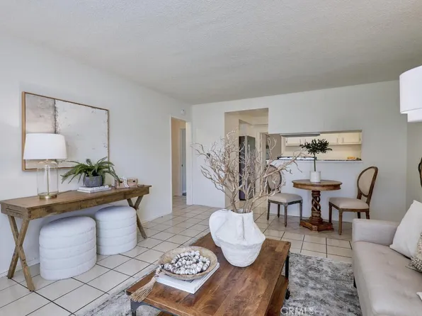 17121 McFadden Ave APT 11, Tustin, CA 92780