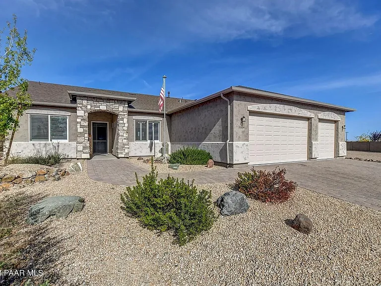 5524 N Foster Pl — Photo 2