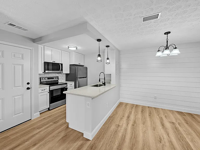 Springview Apartments — Photo 23