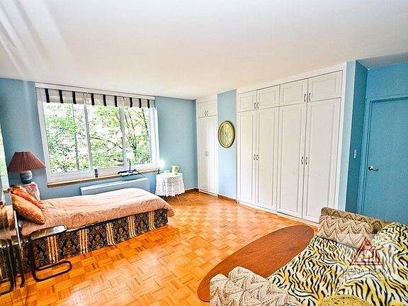 4th image of 420 East 58th St #2 B