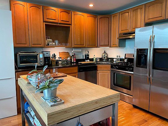 4th image of 914 Pacific St #3