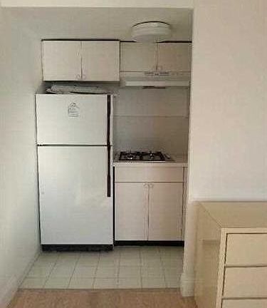 3rd image of 2185 Lemoine Ave APT 8B