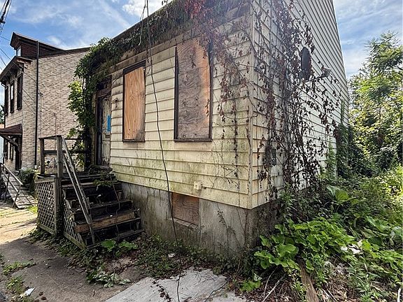 3rd image of 921 S Side Ave