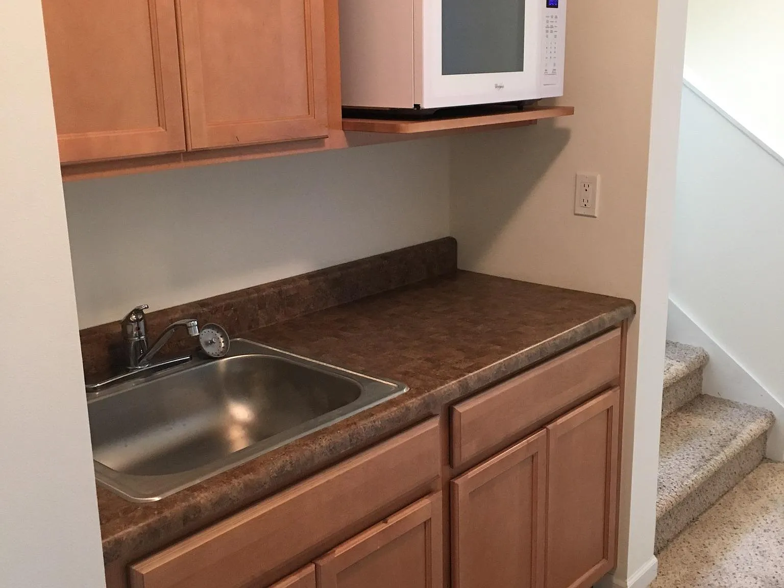 1 bed, 300 sqft, $595 — Photo 3