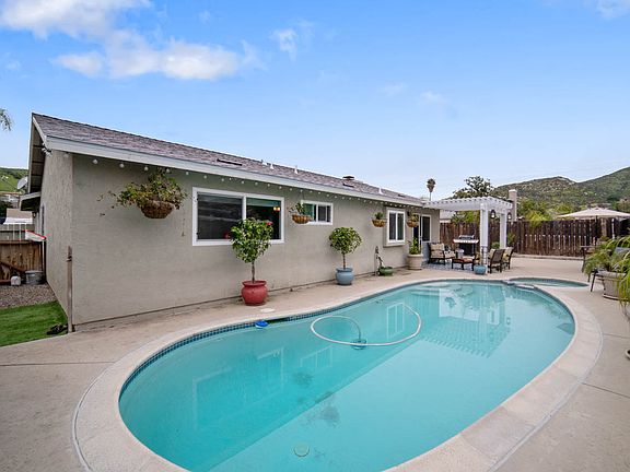 3rd image of 10757 Ironwood Ave