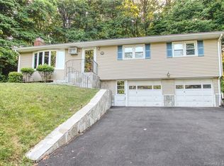 111 Poplar Dr, Shelton, CT 06484