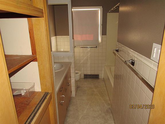 5th image of 312 W Elm St