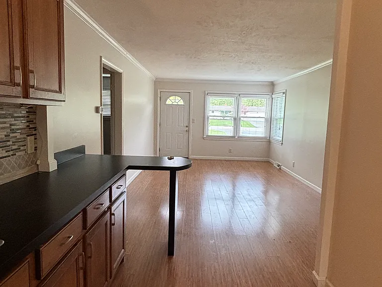 32200 Bainbridge Rd — Photo 2