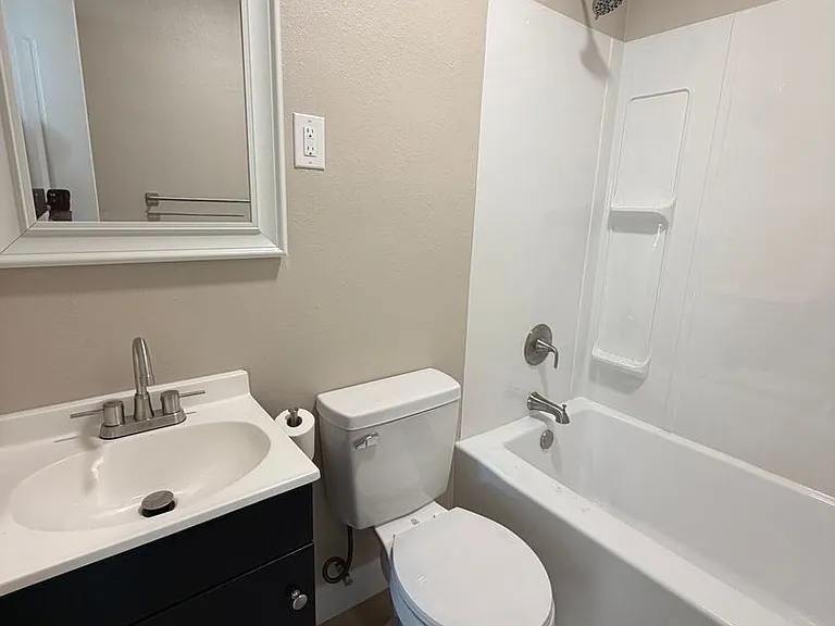 2556 Center St — Photo 6