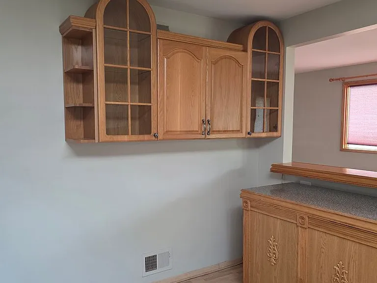 812 Leeds Ln — Photo 18