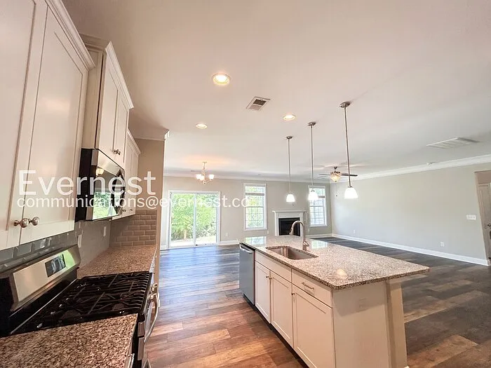 4 bed, 3.0 bath, 3198 sqft, $3,045 — Photo 3