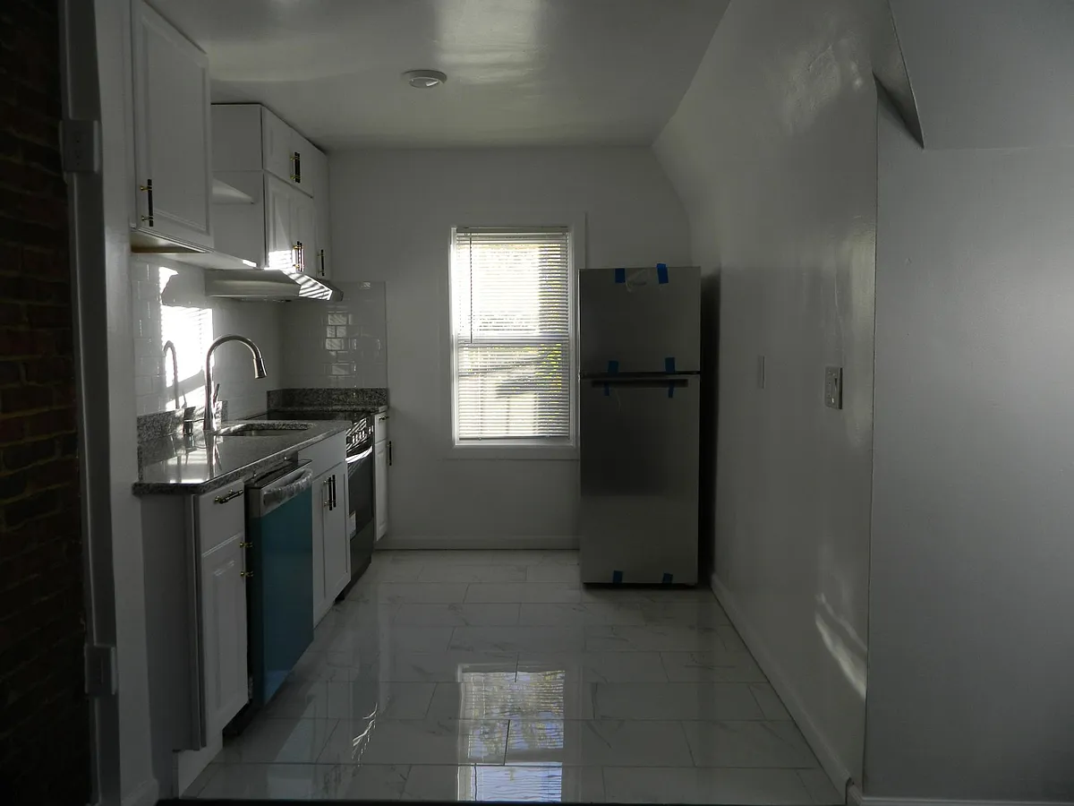Building Photo - 56 Lenox St #3