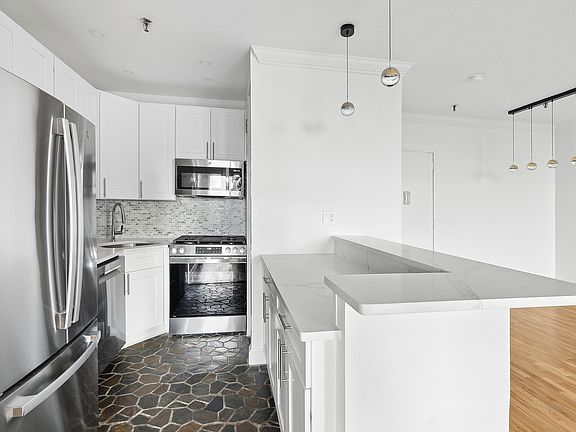 4th image of 1 Tiffany Pl APT 4