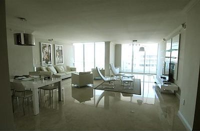 3rd image of 20201 E Country Club Dr APT 2805