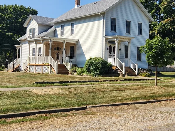 327 N Pine St, Momence, IL 60954