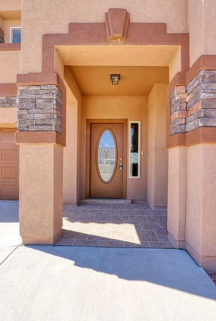 5 bed, 2.5 bath, 2318 sqft, $2,350 — Photo 4