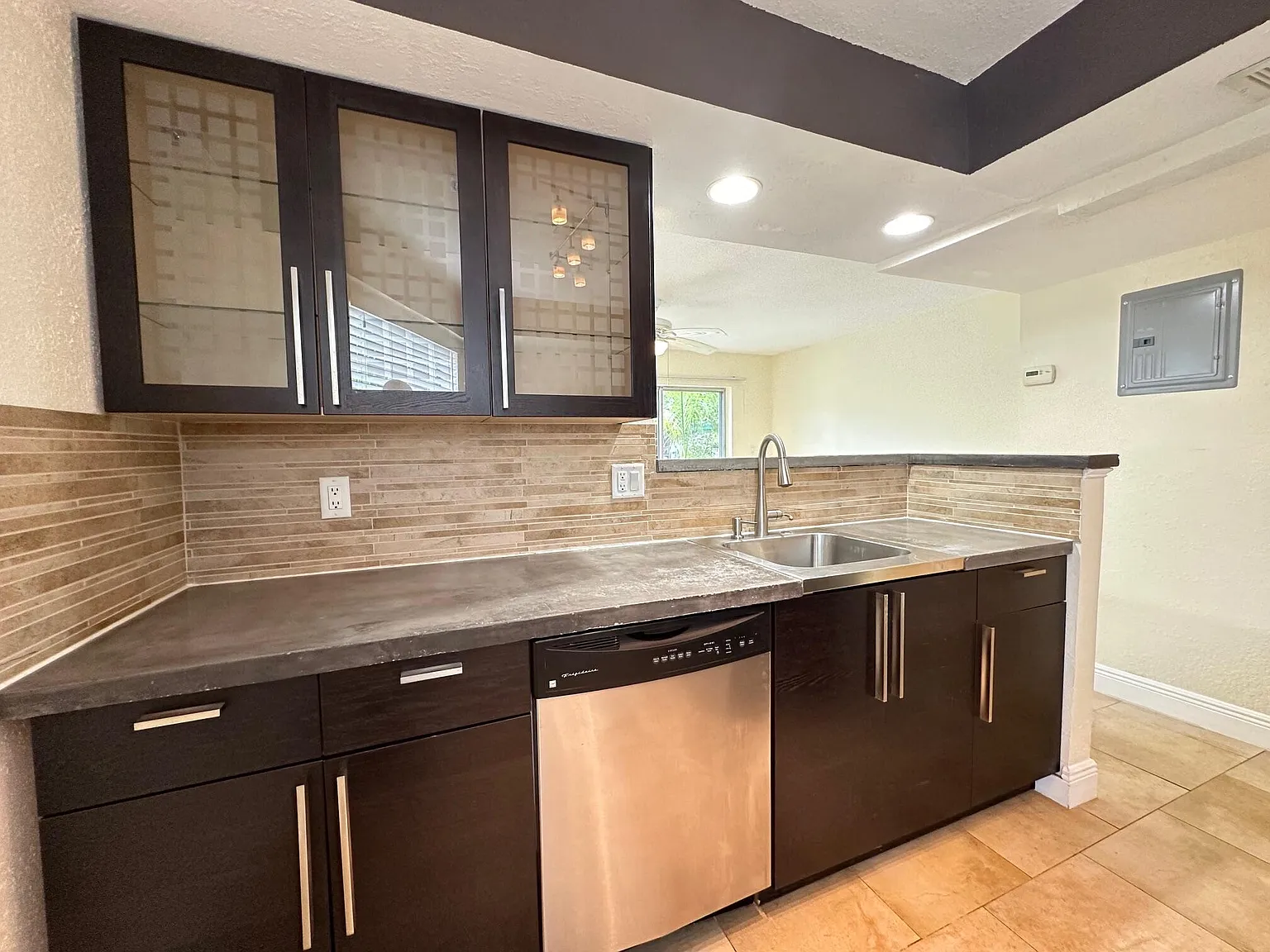 2 bed, 1.5 bath, 1100 sqft, $2,100 — Photo 4