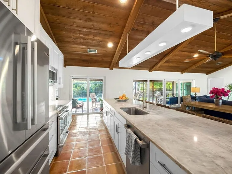 52 Birch Pl — Photo 3