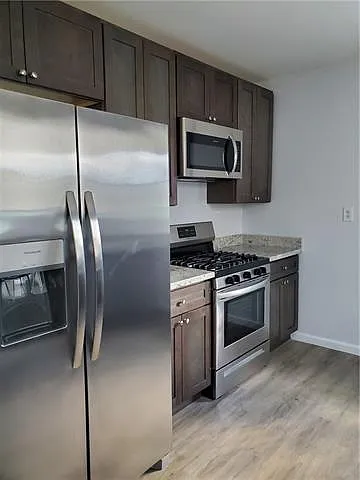 2 bed, 1.0 bath, 1306 sqft, $1,700 — Photo 4
