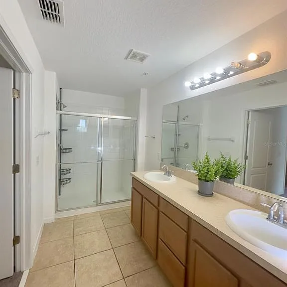 1335 Priory Cir — Photo 7
