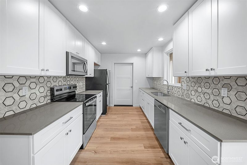 4th image of 503 Devoe Street NE