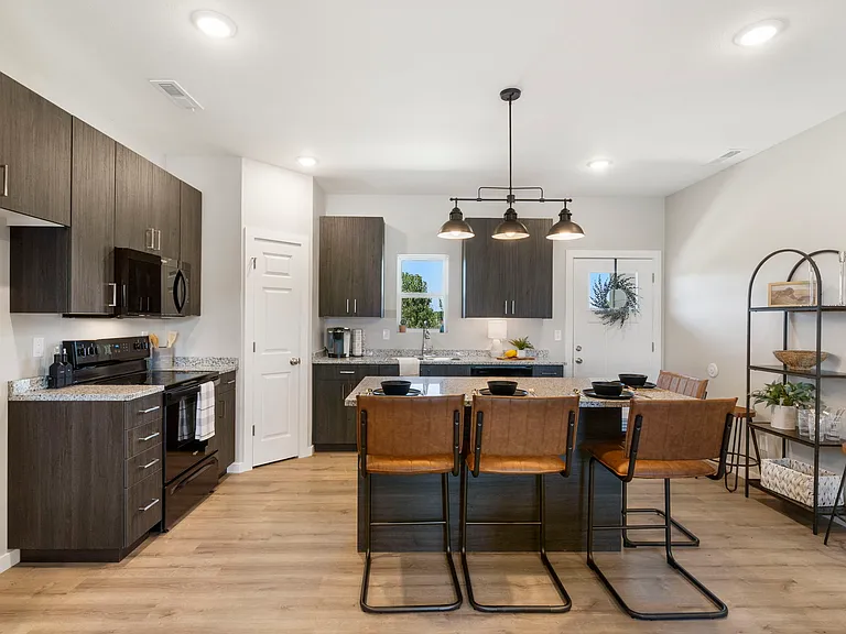 740 E Vivian Street — Photo 15