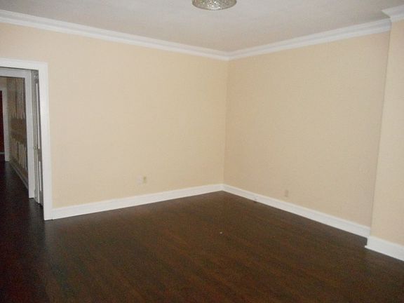 5th image of 6006 S Sacramento Ave