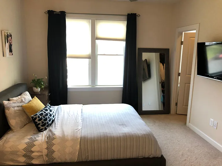 1141 S Lincoln St — Photo 3