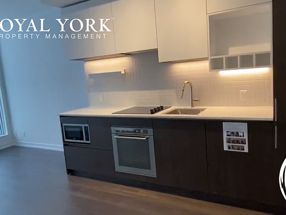 3rd image of 5 Buttermill Ave #Penthouse 06