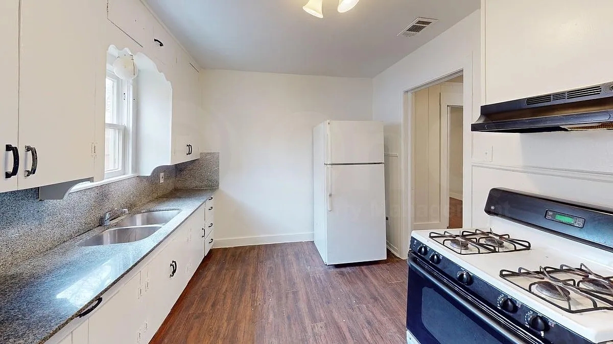 2 bed, 2.0 bath, 1415 sqft, $2,100 — Photo 4