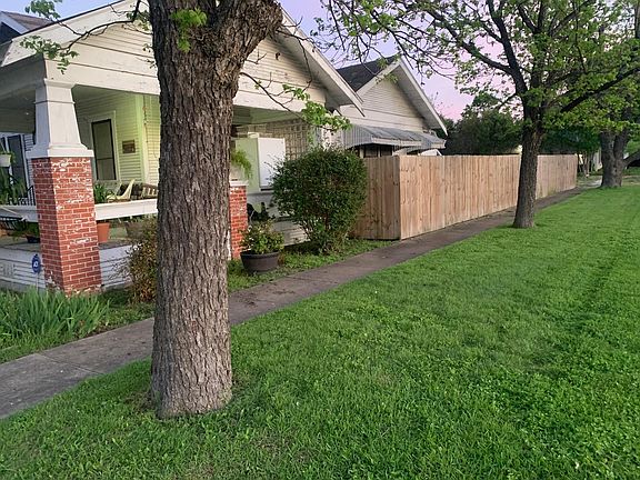 3rd image of 715 W Avenue G