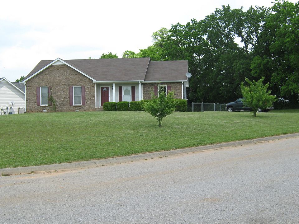 1st image of 1723 Crestview Dr