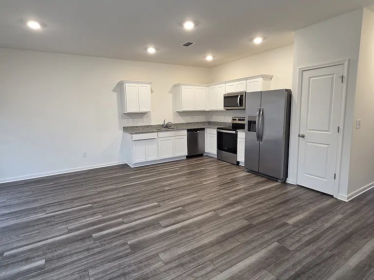 110 Saginaw Ct — Photo 5
