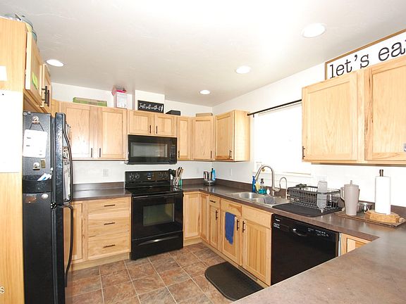 4th image of 306 8th Ave NW